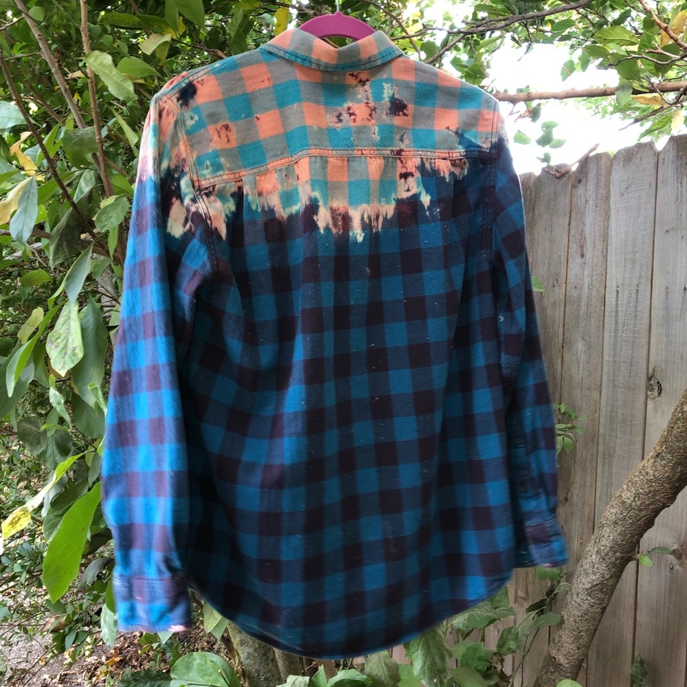 ONE OF A KIND Medium flannel  hand bleached - Picture 4 of 5